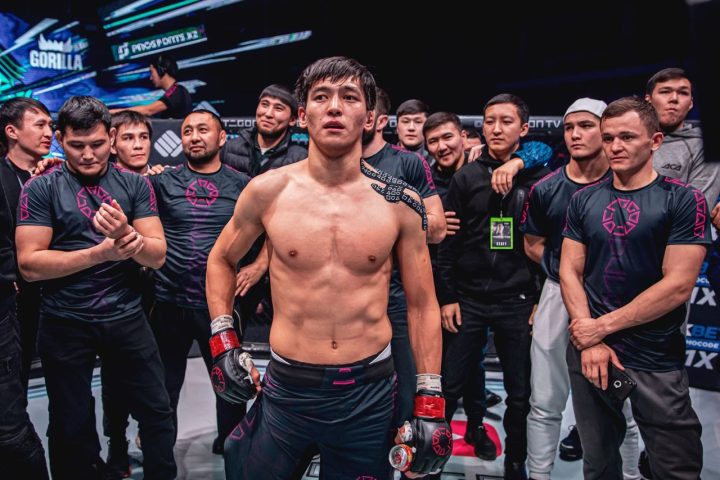 Казахстанец дебютировал в UFC