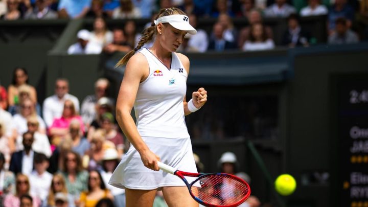Елена Рыбакина прошла в 1/8 финала WTA 1000