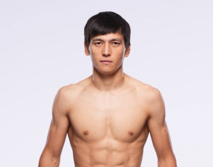 Дебютант UFC устроил шум в аэропорту Алматы