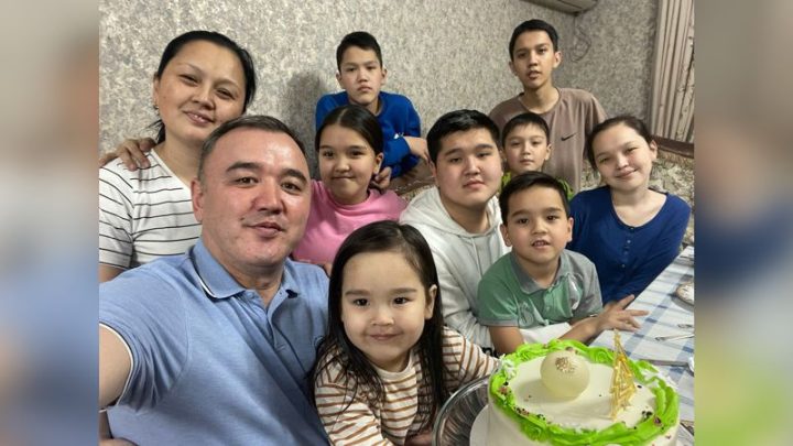 Аким с семьей